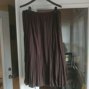 Brown pleated skirt